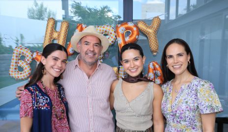  Montse Hampshire, Carlos Hampshire, Natalia Hampshire y Adriana Pérez.