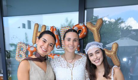  Natalia Hampshire, Chiara Pizzuto y Valeria Navarro.