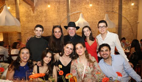  Malena Villasuso con su familia y amigos.