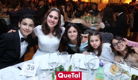  Memo Leal, Paty Vilet, Micaela Leal, Ceci Vilet y Valentina Rodríguez.
