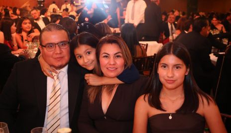 Omar Cornejo, Aydee Camargo, Ximena Cornejo y Mariana Cornejo.