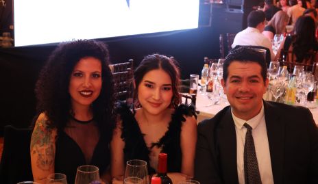  Raúl Gómez Robles, Paty Mirabal Gaeta e Isabel Ornelas.