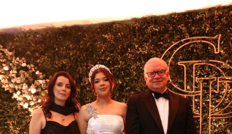  Pita Padilla, Presidenta de la Comisión de Sociales, Isabella López, Reina del Club Deportivo Potosino y Vicente Ruiz, Presidente del Consejo de Administración del Club Deportivo Potosino.