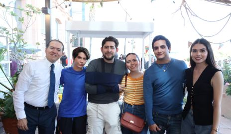  Familia Maya.