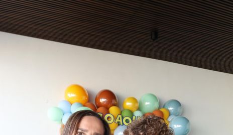  Gabriela Villanueva con su nieto Joaquín.