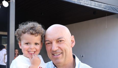  Carlos González con su nieto Joaquín.