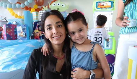 Isabel Villanueva y Macarena.