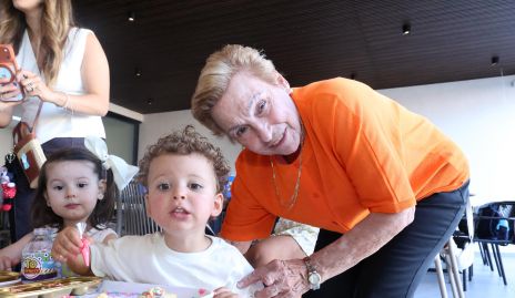  Joaquín con su bisabuela Yuya Marti.