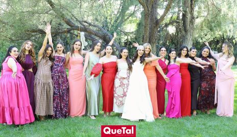  La novia con sus amigas de toda la vida.