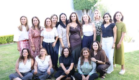  Marianela Villanueva con sus amigas de toda la vida.
