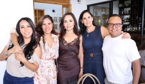  Arce Hernández, Saide Chevaile, Marianela Villanueva, Elisabetta Morales y Gerry García.