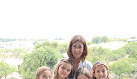  Gabriela López, Julia, Sofía, Paloma y Paula.