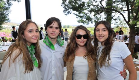  Constanza López, Chato López, Natalia López y Julia Morales.