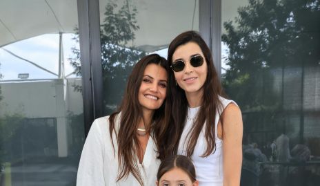  Laura, Daniela y Priscila López.