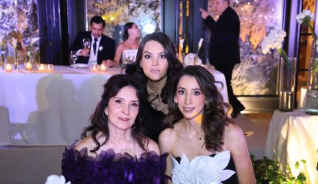  Mari Carmen López, Thalía y Erika González.