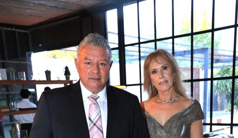  Juan Puente y Linda Castillo.