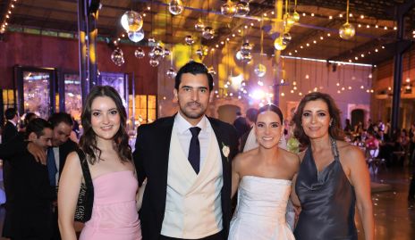  Valeria González, Tirso González, Bárbara González y Carmina Reynoso.