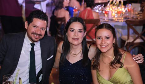  José Miguel Loredo, Isabel y Vale Hernández.