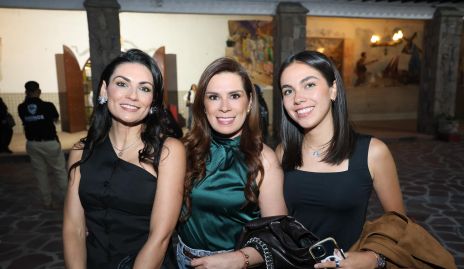  Carla Cabrera, Mónica Cabrera y María José Mendoza.