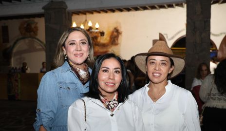  Esmeralda Pulido, Claudia Olvera y Norma.
