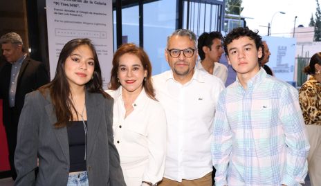  Andrea Juárez, Margarita Torres, Jorge Juárez y Juan Pablo Juárez.