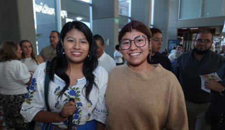  Alexa Camarillo y Ariana Camarillo.