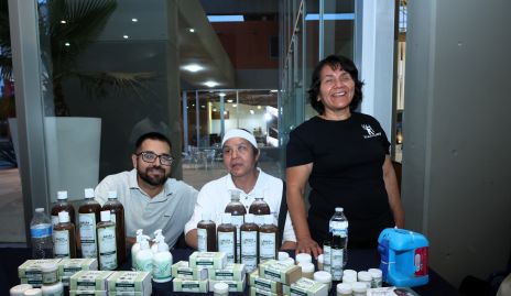  Alan Ismael, Rosa María Marín y Carmela Márquez.