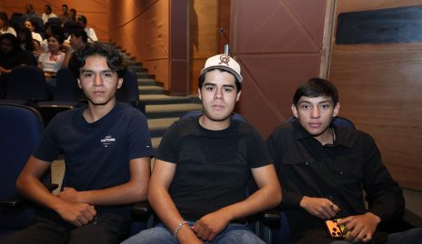  Lucas, Santiago Villegas y Sebastián Villegas.