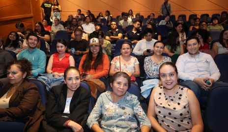  Alejandro, Claudia, Soledad, Carla, Juanis, Diana Ávila, Mireya, Rosario y Oscar.