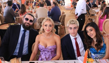  Adolfo Hernández, María García, Santiago y Johana.