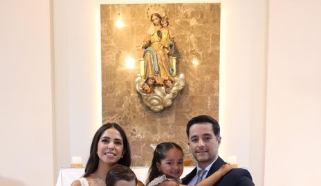  Adriana Estrada y Juan Carlos Dibildox con sus hijos Sebastián y Melina.