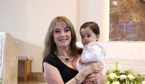  Rocío Gómez con su nieto Sebastián Dibildox.