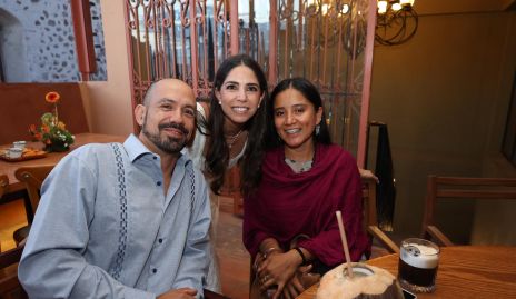  Jesús Estrada, Adriana Estrada y Elena Reyna.