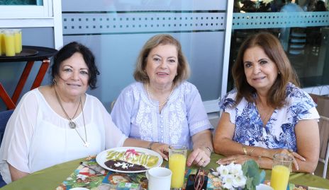  Marcelle Del Valle, Chayito LLaguno y Dorita Cabrera.