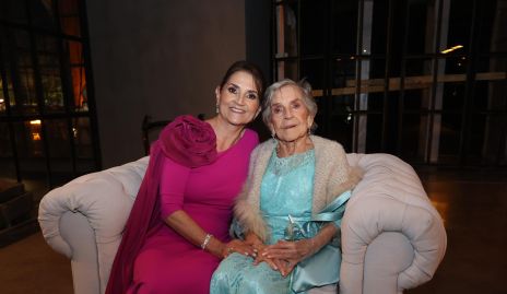  María Esther González, mamá de la novia y María Esther Zúñiga.