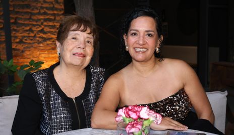 Elsa de los Santos y Elsa Sorais.