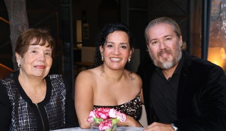  Elsa de los Santos, Elsa Sorais y Edwin Solis.