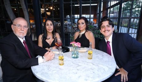  Alejandro del Corral, Yolanda Chevaile, Loraine Chevaile y Alfredo Gómez.