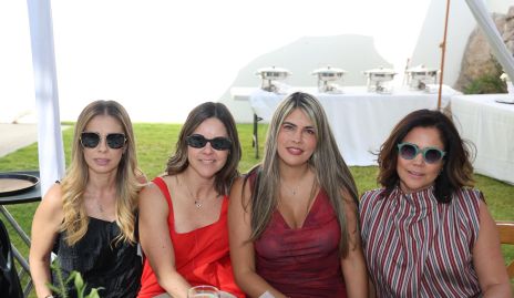  Patricia González, Montse Cortés, Mariana Berrones y Maga Nieto.