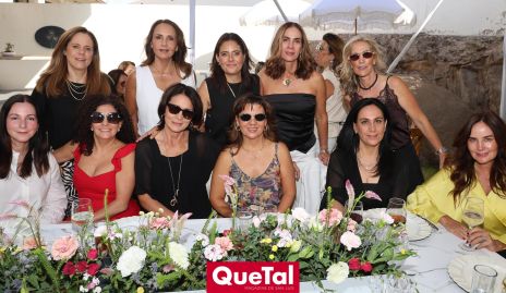  Rocío Ortuño festejando su cumpleaños con sus amigas.