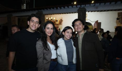  Marco Guzmán, Dali Guzmán, Carmen Armendáriz y Leonardo.