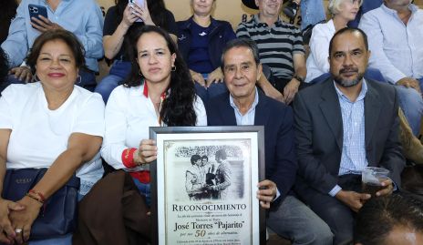  Matador José Torres ‘’Pajarito’’ con su familia.