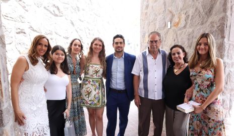  Ximena, Carla, Ana Sofía, Victorio, Manolo, Lourdes y Valentina.