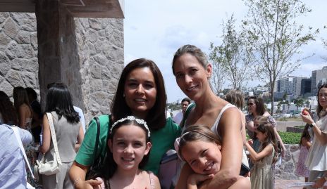  Lorena Torres, Begoña Martínez, Camila y María Apezteguía.