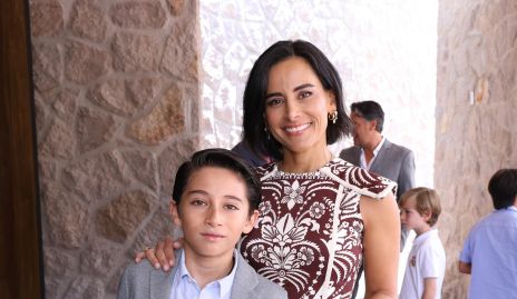  Anilú Enríquez con su hijo Mateo Moctezuma.