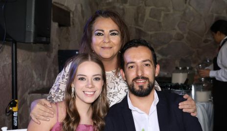  Ana Paula Solís, Claudia Álvarez y Eduardo Solis.