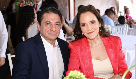  Javier Álvarez y Graciela López, papás del novio.