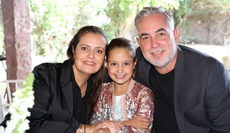  Begoña López, Begoña Sharp y Alexander Sharp.