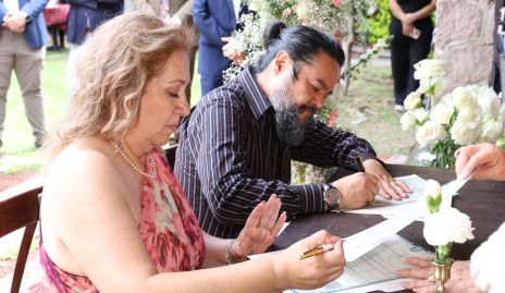  Irma Flores y Salvador Villaseñor, papás de la novia.