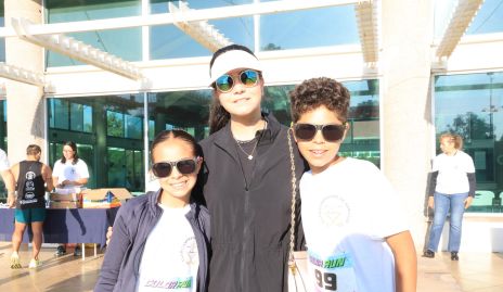  Mariana Meade con sus hijos Mariel y Miguel Martínez.